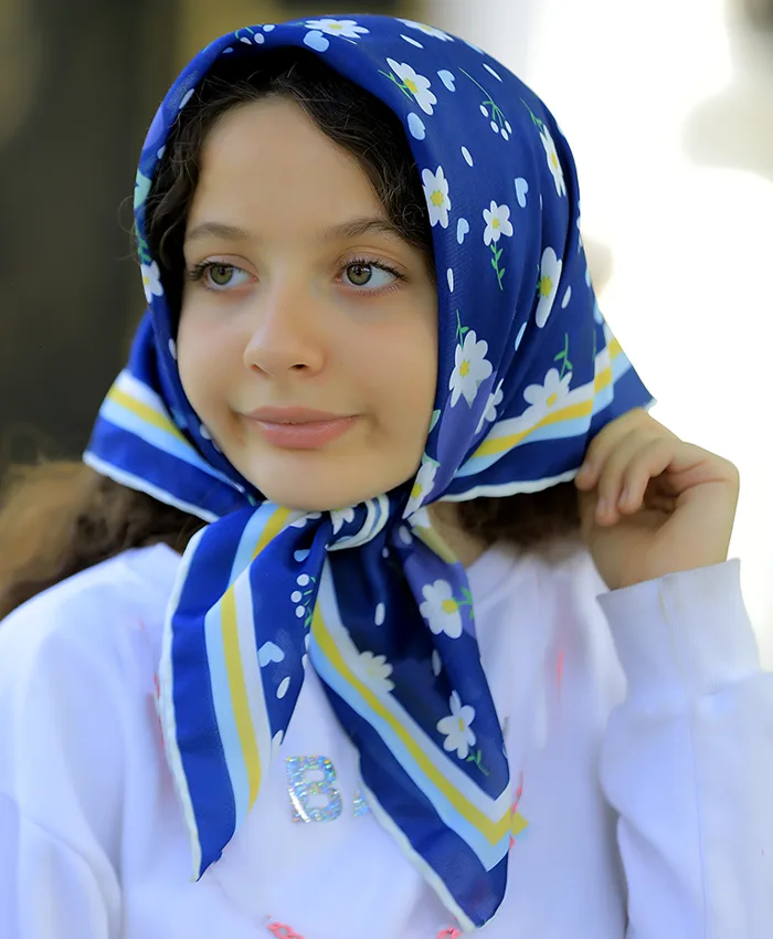 روسری دخترانه گل بابونه آبی